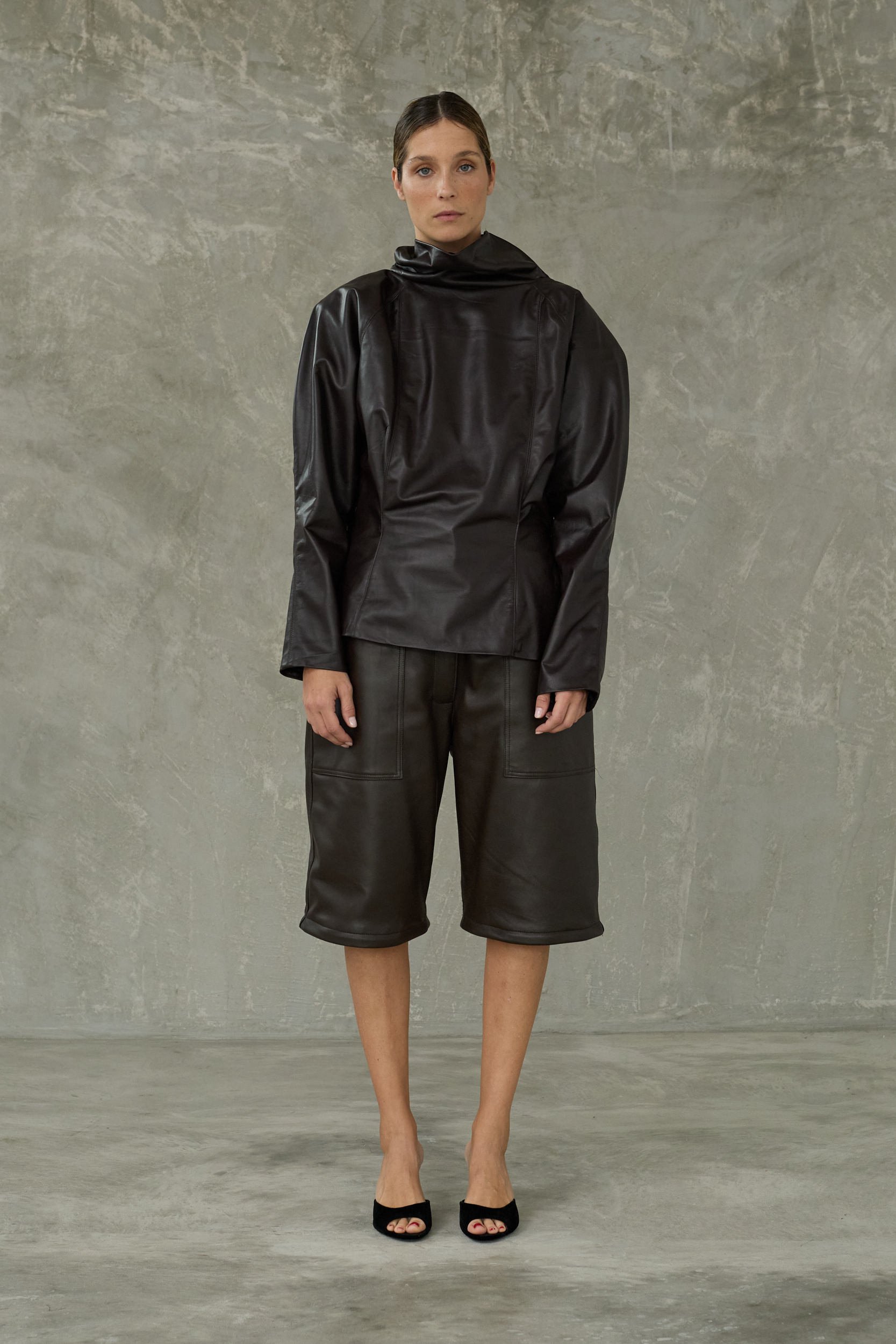 THE BLACK LEATHER SCARF — STUDIO CUT
